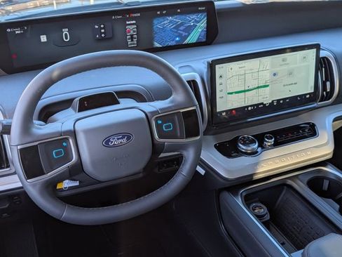 New 2025 Ford Expedition Active image 33