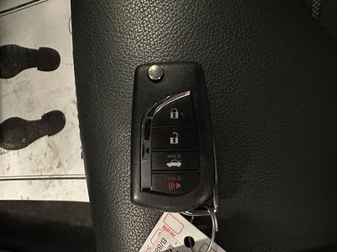 Used 2021 Toyota Camry SE FWD image 17