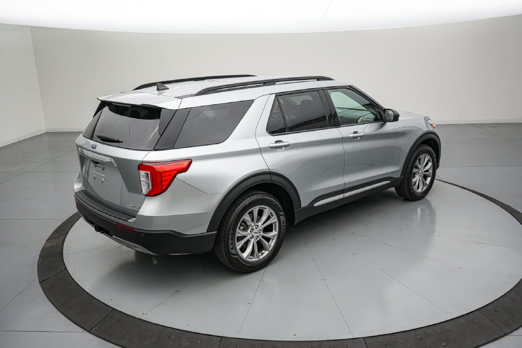 Certified 2023 Ford Explorer XLT w/ Equipment Group 202A AWD/4WD image 4