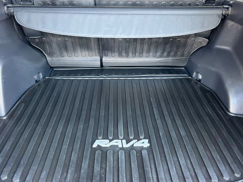 Certified 2022 Toyota RAV4 LE AWD/4WD image 16