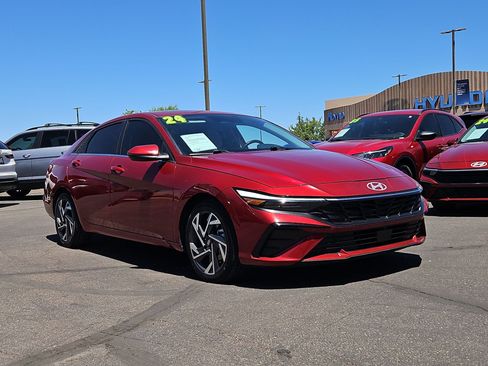 Used 2024 Hyundai Elantra Limited FWD image 3