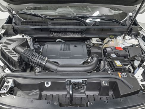 Used 2023 GMC Acadia SLE w/ Driver Convenience Package image 11