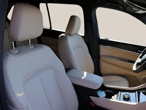 New 2026 Jeep Grand Cherokee Limited RWD image 19
