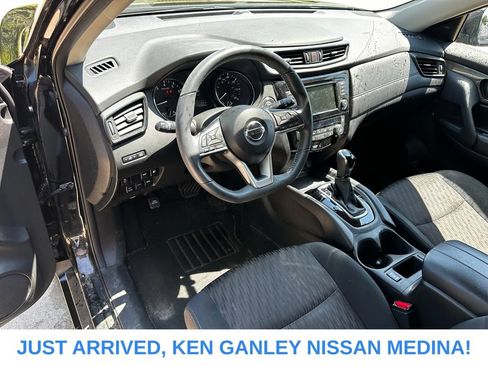 Used 2018 Nissan Rogue SV AWD/4WD image 9