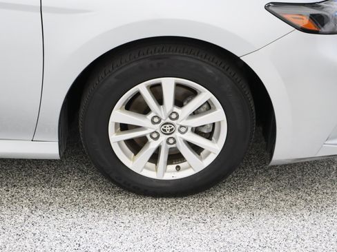 Used 2025 Toyota Camry LE FWD image 5