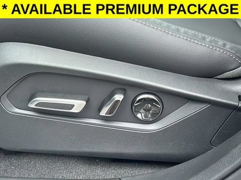 Certified 2025 Acura RDX SH-AWD image 11