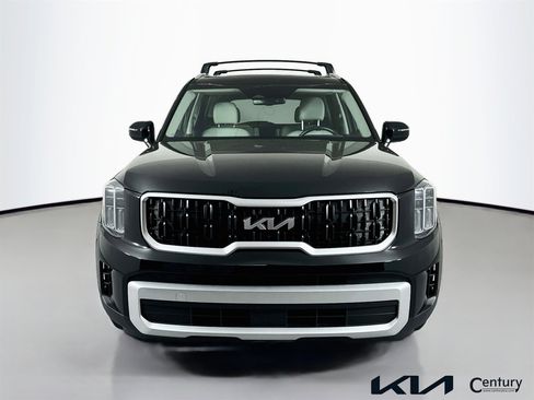 Used 2024 Kia Telluride EX w/ EX Captain's Chair Package image 2