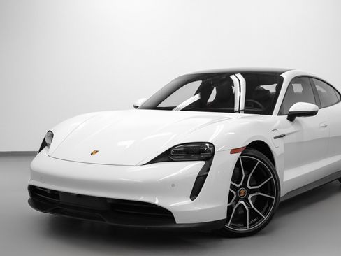 Used 2023 Porsche Taycan image 7
