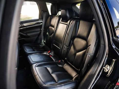 Used 2018 Porsche Cayenne Platinum Edition image 69