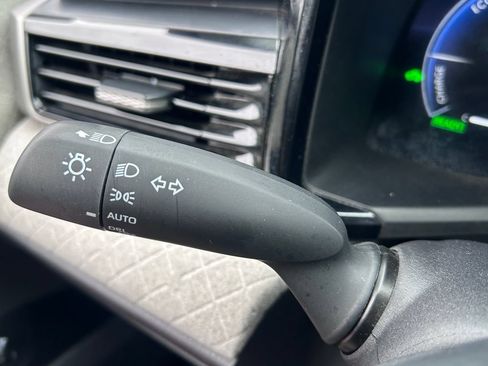Used 2025 Toyota Camry XLE FWD image 25