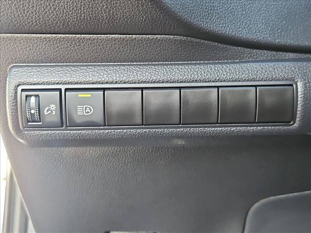 Used 2025 Toyota Corolla LE FWD image 16