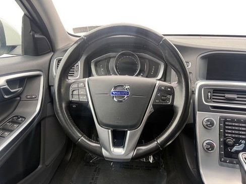 Used 2018 Volvo V60 T5 Dynamic w/ Vision Package image 16