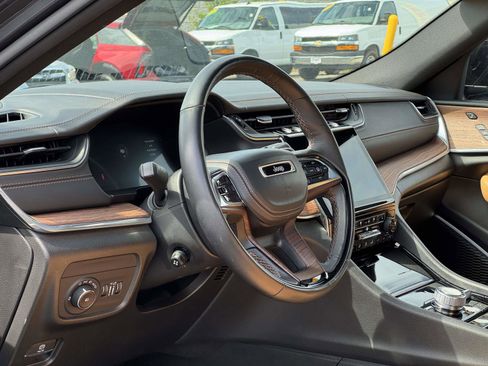 Used 2023 Jeep Grand Cherokee Summit w/ Adv Protech Group IV AWD/4WD image 12