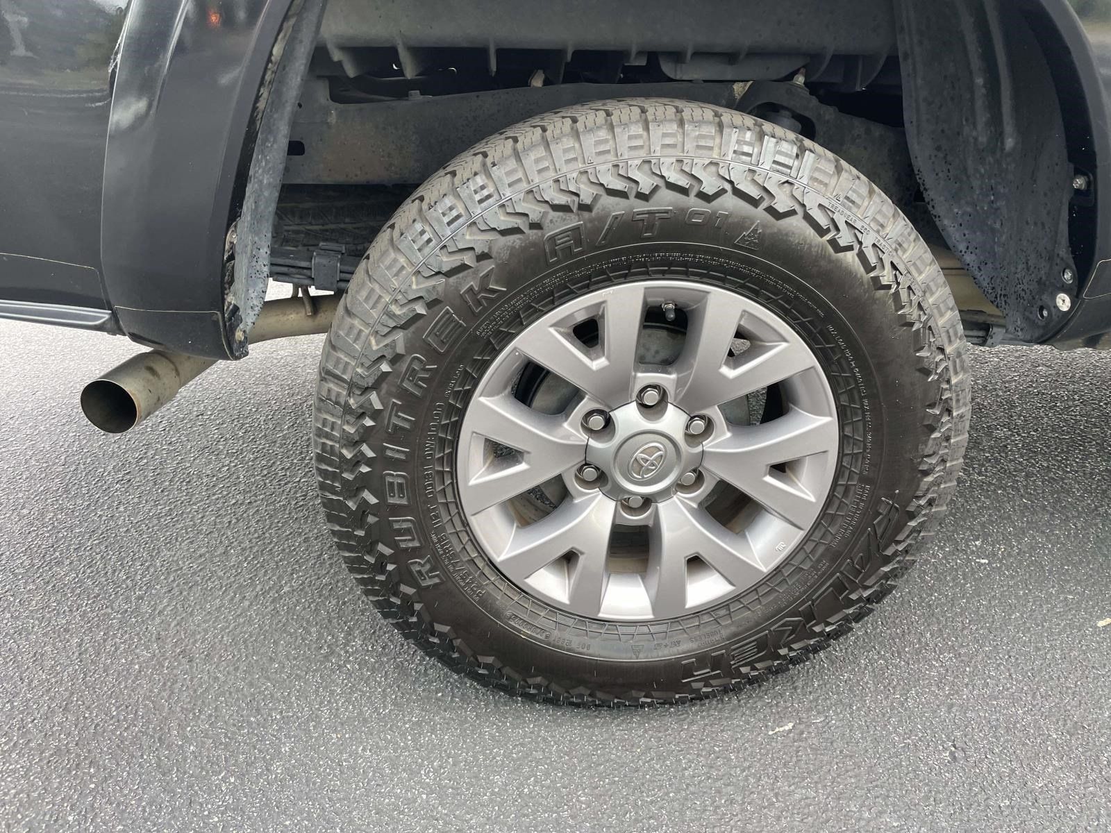 Used 2018 Toyota Tacoma SR5 RWD image 7