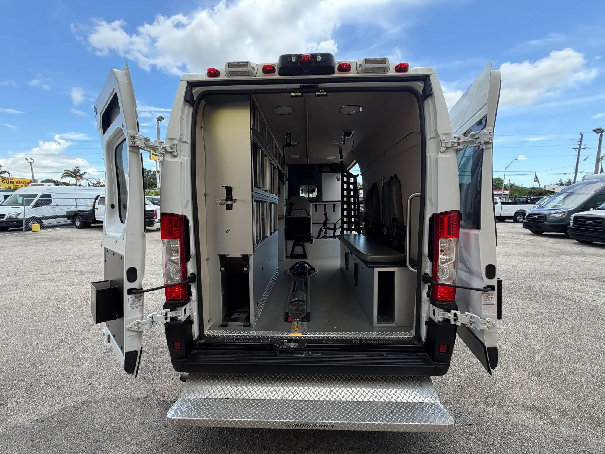 Used 2023 RAM ProMaster 2500 FWD image 8