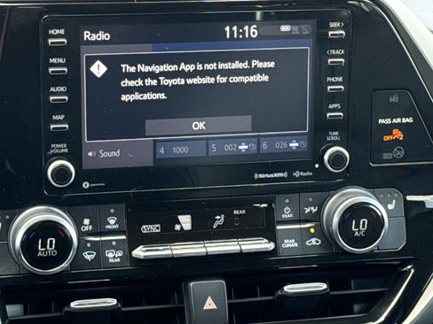 Used 2022 Toyota Highlander XLE FWD image 33