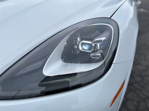 Used 2022 Porsche Cayenne Platinum Edition image 12