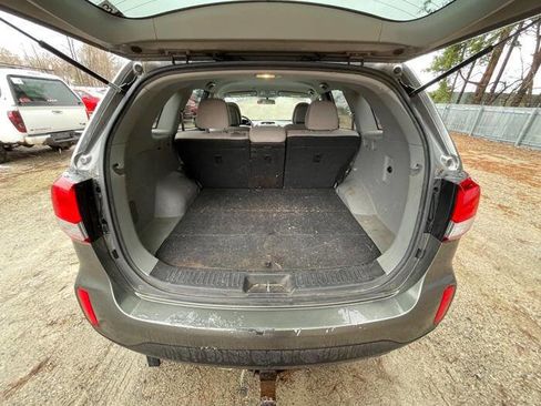 Used 2014 Kia Sorento LX image 25