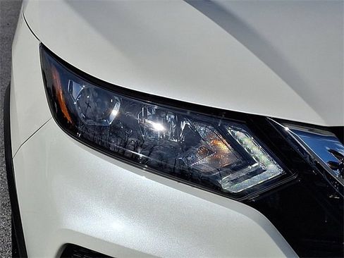 Used 2022 Nissan Rogue Sport SV image 9