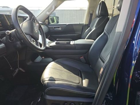 Used 2025 INFINITI QX80 Sensory image 9