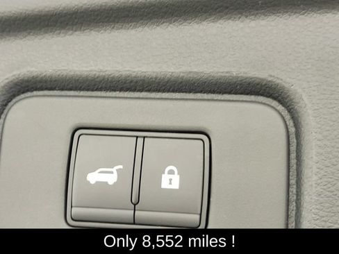 Used 2025 Nissan Pathfinder SL AWD/4WD image 17