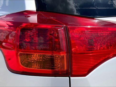 Used 2015 Toyota RAV4 LE FWD image 28
