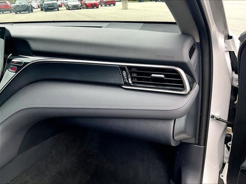 Used 2022 Toyota Camry SE w/ Carpet Mat Package (TMS) image 13