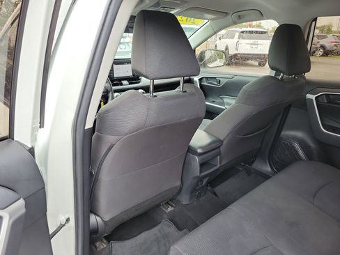 Used 2021 Toyota RAV4 LE image 16