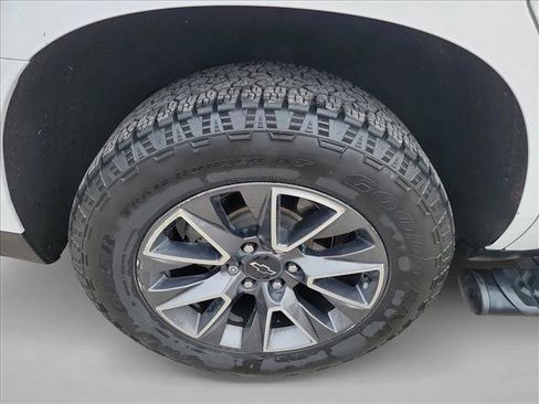 Used 2021 Chevrolet Tahoe Z71 w/ Z71 Off-Road Package image 12