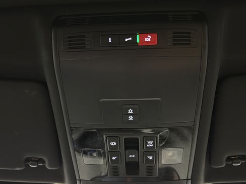 Used 2024 Volkswagen Tiguan SE AWD/4WD image 32