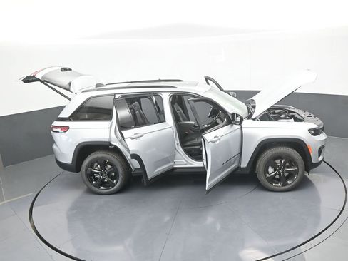 New 2025 Jeep Grand Cherokee Limited w/ Black Appearance Package RWD image 64