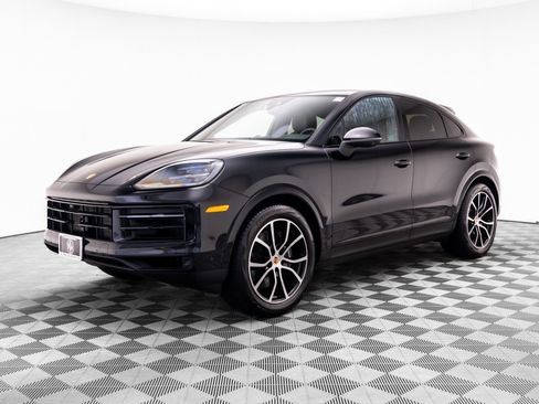 Certified 2025 Porsche Cayenne Coupe AWD/4WD image 1