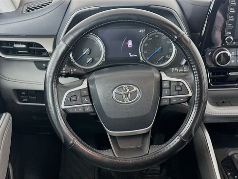 Used 2022 Toyota Highlander XLE image 18