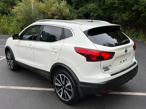 Used 2018 Nissan Rogue Sport SL w/ SL Premium Package AWD/4WD image 3
