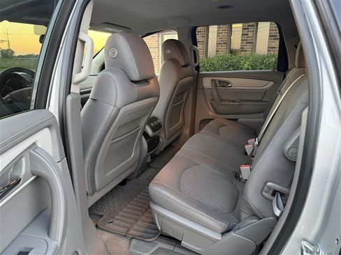 Used 2017 Chevrolet Traverse LS FWD image 6