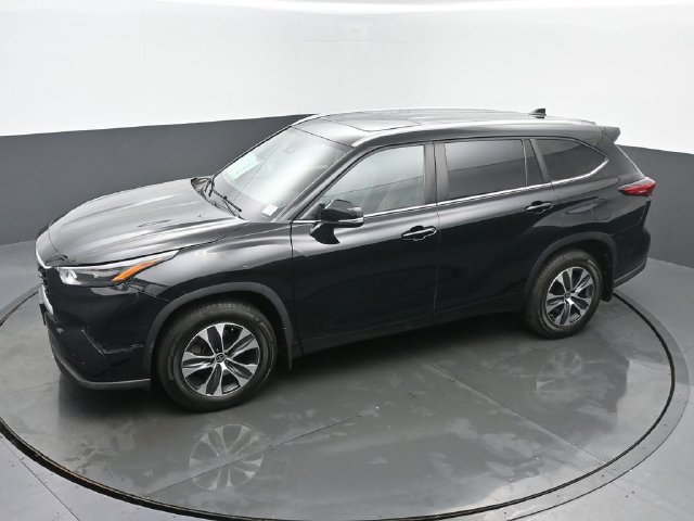 Used 2023 Toyota Highlander XLE AWD/4WD image 41