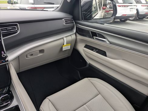 New 2026 Jeep Grand Wagoneer Limited image 17