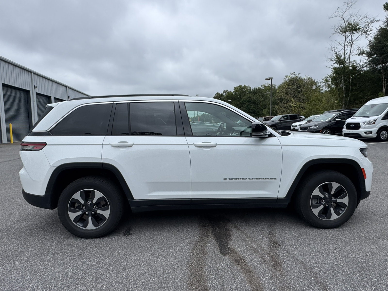 Used 2024 Jeep Grand Cherokee Limited 4xe AWD/4WD image 4