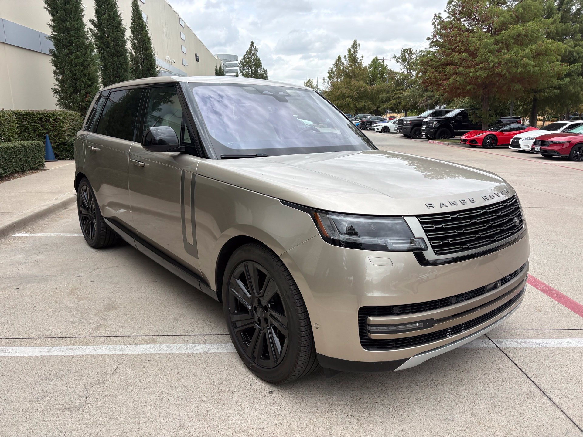 Used 2022 Land Rover Range Rover Long Wheelbase SE AWD/4WD image 3