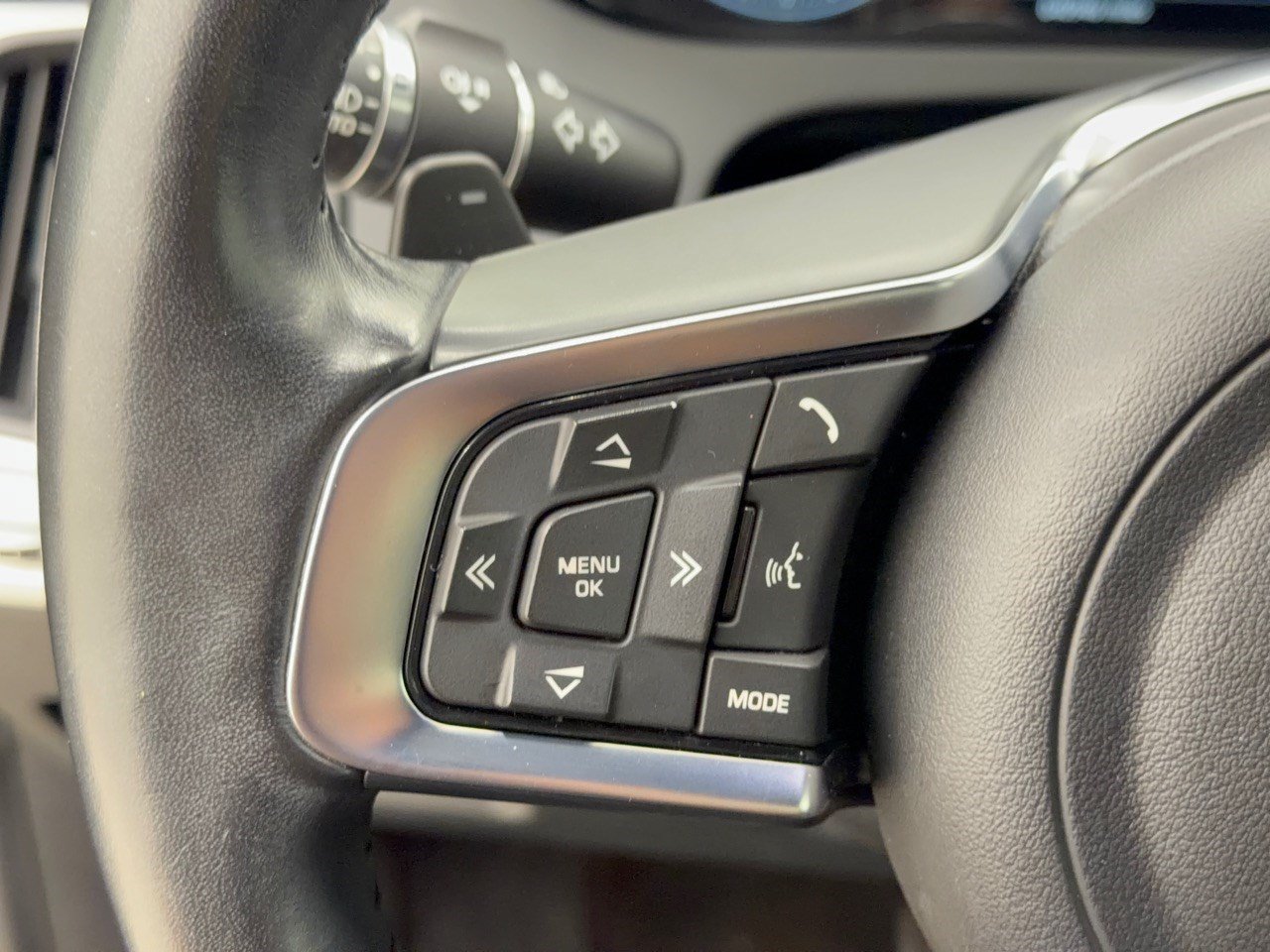 Used 2020 Jaguar E-PACE SE AWD/4WD image 18