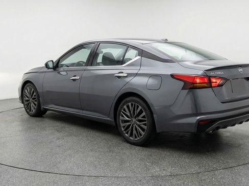 Used 2025 Nissan Altima 2.5 SV image 6