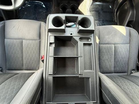 Used 2017 Nissan Titan SV image 21