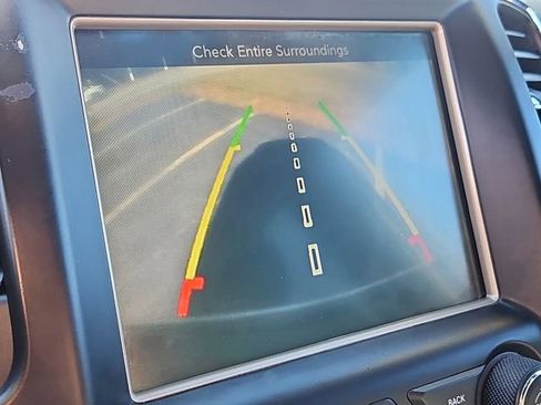 Used 2015 Jeep Grand Cherokee Limited w/ Luxury Group II image 17