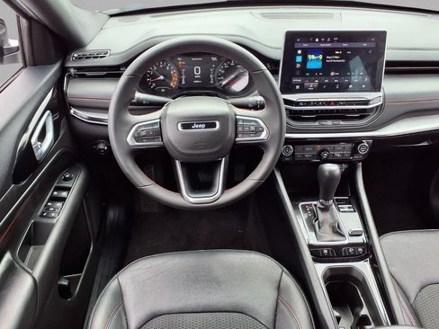 Used 2025 Jeep Compass Trailhawk AWD/4WD image 4
