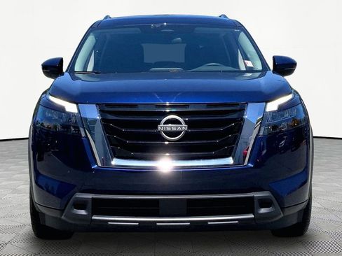 Used 2025 Nissan Pathfinder SV AWD/4WD image 2