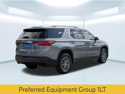 Used 2023 Chevrolet Traverse LT FWD image 7
