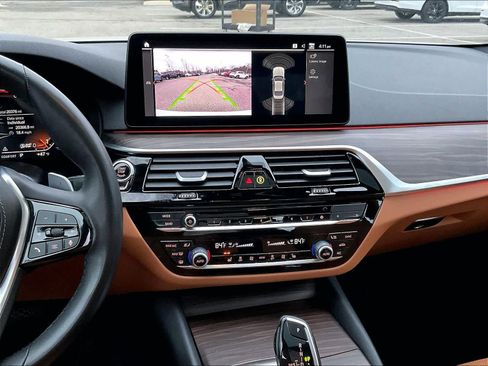 Used 2023 BMW 530i xDrive w/ Premium Package image 18
