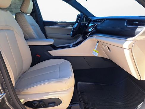 New 2025 Jeep Grand Cherokee Limited w/ Trailer Tow Package image 24