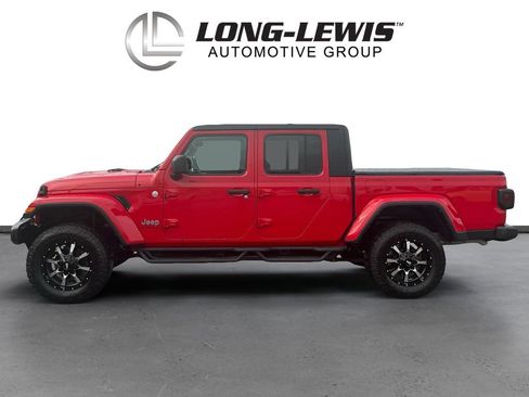 Used 2023 Jeep Gladiator Overland AWD/4WD image 2