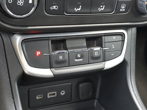 Used 2022 GMC Terrain SLE AWD/4WD image 21
